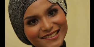 Inarovi Pakai Jilbab Setelah Mimpi Sakaratul Maut. Kamis, 02 September 2010 09:47 | - 0000341784