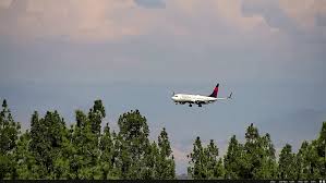 Delta Air Lines makes emergency landing in Fresno after engine failure