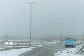 بارش برف و باران در محورهای مواصلاتی ۲۴ استان کشور