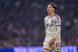 Te laat komen Ajacied roept vragen op: 'Kan niet de eerste keer zijn'