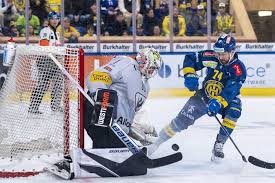 Zadina scores the equalizer for Davos - the final period is underway