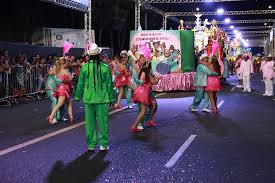 Três escolas de samba empolgam público, marcam o segundo dia de desfiles e encerram o Carnaval promovido pela Prefeitura em 2026 – Portal da Prefeitura de Uberlândia