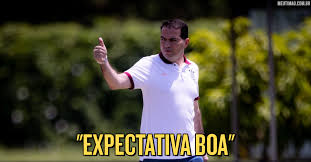Marcelo Paz atualiza situação de meia marroquino e projeta renovação de Memphis com o Corinthians