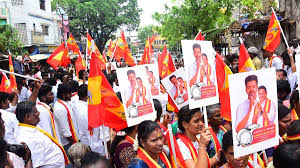 கடைசி நாளில் வேட்பு மனுத் தாக்கல்; மதுரையில் களைகட்டிய தேர்தல் திருவிழா | Photo Album