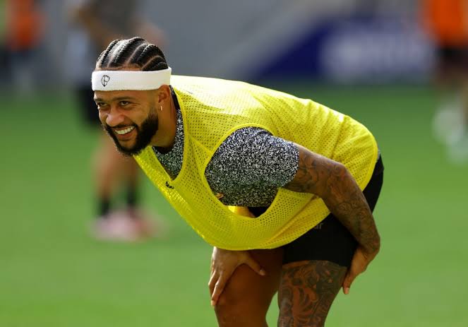 Chegada de Memphis Depay ao Corinthians supera James Rodríguez e outros craques.