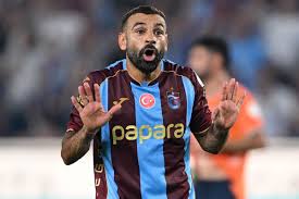 Trabzonspor'daki kötü gidişin nedeni Salah mı? Taraftarlar ikiye bölündü — Haberler