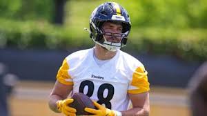 Steelers' Pat Freiermuth interjects to save child from skirmishing fans | Latest NFL News, Analysis & Updates