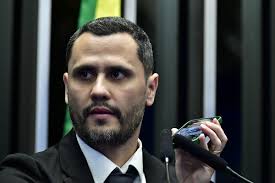 Flávio Bolsonaro defende Cleitinho após Lula pedir para governador eleito ficar 'quietinho' no 2º turno