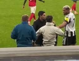 ¡Tensión en Newcastle! Arteta calma a su cuerpo técnico tras victoria - Imagen principal del artículo