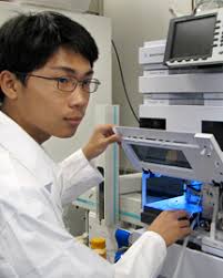 Former summer intern Vuong Dang now works part-time in the Translational Research Institute&#39;s Informatics Lab while ... - vuong