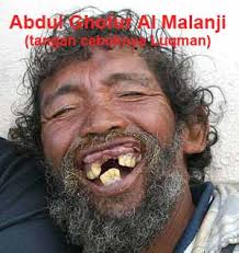 Abdul Ghofur Malanji adalah adik ipar Ahmad Khodim. Kakak perempuannya adalah salah satu istri dari beberapa orang istri ustadz asli Madura tersebut. - abdul-ghofur-al-malanji