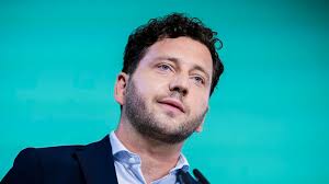 Banaszak says Emde's group exclusion underpinned Berlin talks