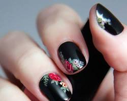 Hình ảnh về Black Floral nail design