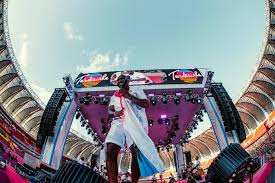 Tardezinha em Porto Alegre: Thiaguinho Agita o Beira-Rio!