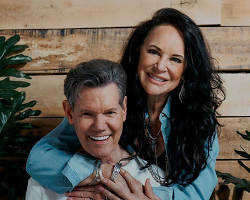 Randy Travis and Mary Travis, do AI tạo