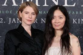 La estrella de ‘Hamnet’ Jessie Buckley dice que Chloé Zhao le recordó ‘lo que es ser artista’