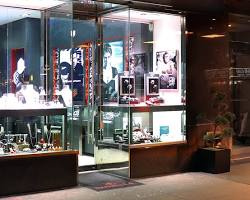 Image of Personalized service at jewelry boutique