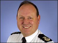 Tayside Chief Constable John Vine wants to talk to politicians - _42420246_johnvinenew203