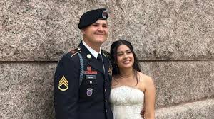 Soldado estadunidense intenta detener la deportación de su esposa hondureña