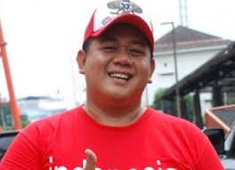 Rizal Prasetyo, adik satu-satunya Ade Namnung, mengatakan kakaknya adalah sosok yang ramah dan selalu ceria. Ade tidak pernah memperlihatkan kesedihannya ... - ade-namnung-_120131132219-478