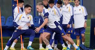 El 11 de Boca contra Riestra: cambio de centrales, Alarcón, Zenón y sin Aranda ni Merentiel