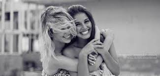 Résultat de recherche d'images pour "les 2 meilleur amies"