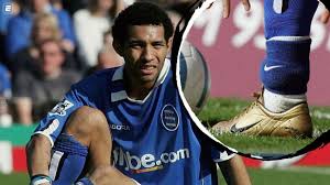 Ex-Arsenal e Portsmouth já jogou de tornozeleira eletrônica na Premier League e 'chocou' Inglaterra: 'Tratado com luvas de pelica'