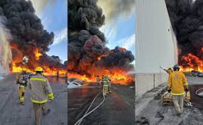 Incendio en planta de plásticos moviliza a cuerpos de emergencia en San Luis Potosí