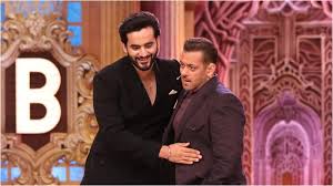 https://www.filmibeat.com/television/news/2025/bigg-boss-19-weekend-ka-vaar-eviction-live-streaming-episode-36-awez-darbar-evicted-abhishek-malhan-481927.html