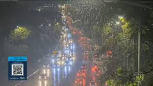 VÍDEO: junho começa com chuva e granizo no DF; temperatura pode cair até 8°C esta semana