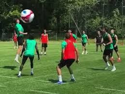Super League: FCSG geht mit Training mit XXL-WM-Ball viral