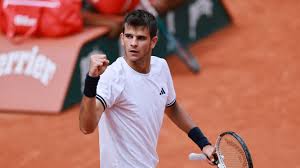 Rafael Jódar in action at Roland Garros