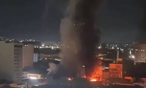 Vídeo: incêndio de grandes proporções atinge Armarinhos Fernando em Santo André