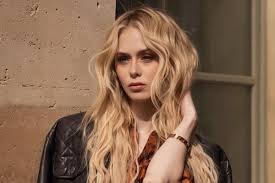 Critican a Loreto Peralta por su VIDEO con canción explícita de Ca7riel y Paco Amoroso