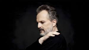 'El Revolú': Miguel Bosé y su sensual baile en pijama
