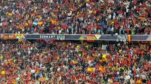 La afición española vibró con el himno de España y calló los pitos portugueses