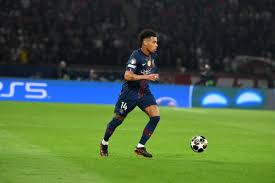 Doué titulaire, Renato Marin dans le but : les compos de PSG-Lorient