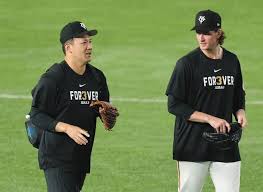 長嶋茂雄さんの一周忌、巨人ナインの左袖に背番号「3」 試合前練習では特注Tシャツ 球場各所に写真画像も（中日スポーツ）