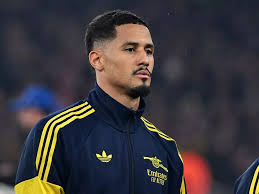 ¡Arsenal en Alerta! Saliba Fuera vs. Chelsea: ¿Catástrofe en Defensa?