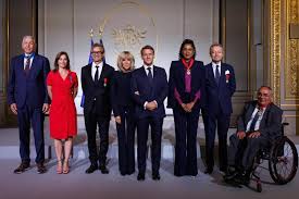 Six décorés et un hommage rendu à Charlie Dalin par le président Emmanuel Macron à l'Élysée — L'Équipe