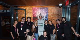 Pete Davidson überrascht mit Besuch im Prospector Theater in Connecticut