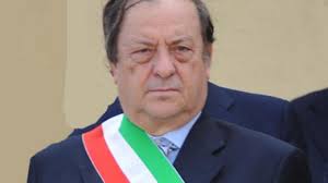 Il sindaco di Bergamo Franco Tentorio (De Pascale). Bergamo, 3 ottobre 2012 - La decisione fatidica, dopo non poche esitazioni, l&#39;hanno presa all&#39;inizio ... - 1366579-park.d