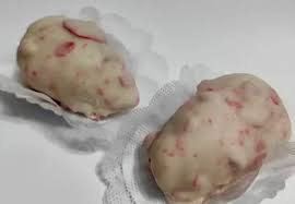 Morango cravejado: doce que viralizou nas redes sociais já é produzido em Pelotas