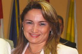 La gobernadora del Quindío, Sandra Paola Hurtado Palacio, le respondió al noticiero de televisión CM&amp; las críticas que hizo a la administración del ... - sandra-paola-hurtado-palacio