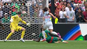 Senegal’s Ismaïla Sarr nets goal to extend lead vs Belgium | 2026 FIFA World Cup™