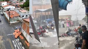 Vídeo: Força da chuva arranca telhado e arrasta motos durante temporal no Ceará