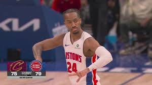 Cunningham finds Jenkins to beat 3rd-quarter buzzer for Pistons