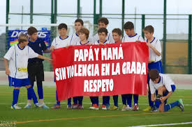 Resultado de imagen de FOTOS DE PADRES EN EL FUTBOL