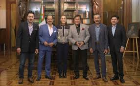 Sheinbaum recibe a Los Tigres del Norte en Palacio Nacional; 