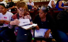 Clara Brugada entrega apoyos a personas cuidadoras en CDMX